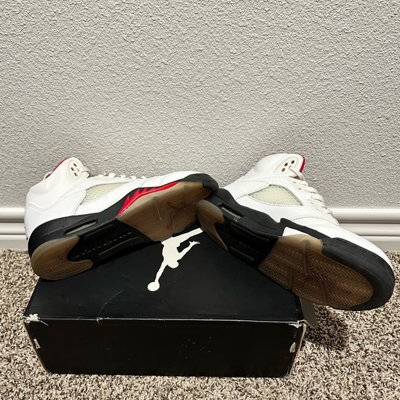 Air Jordan Retro 5 (Fire Red) - Picture 7 of 12